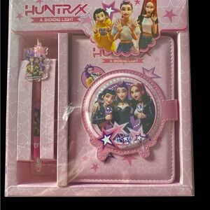 NWT-K-POP DEMON HUNTERS-PINK JOURNAL AND PEN